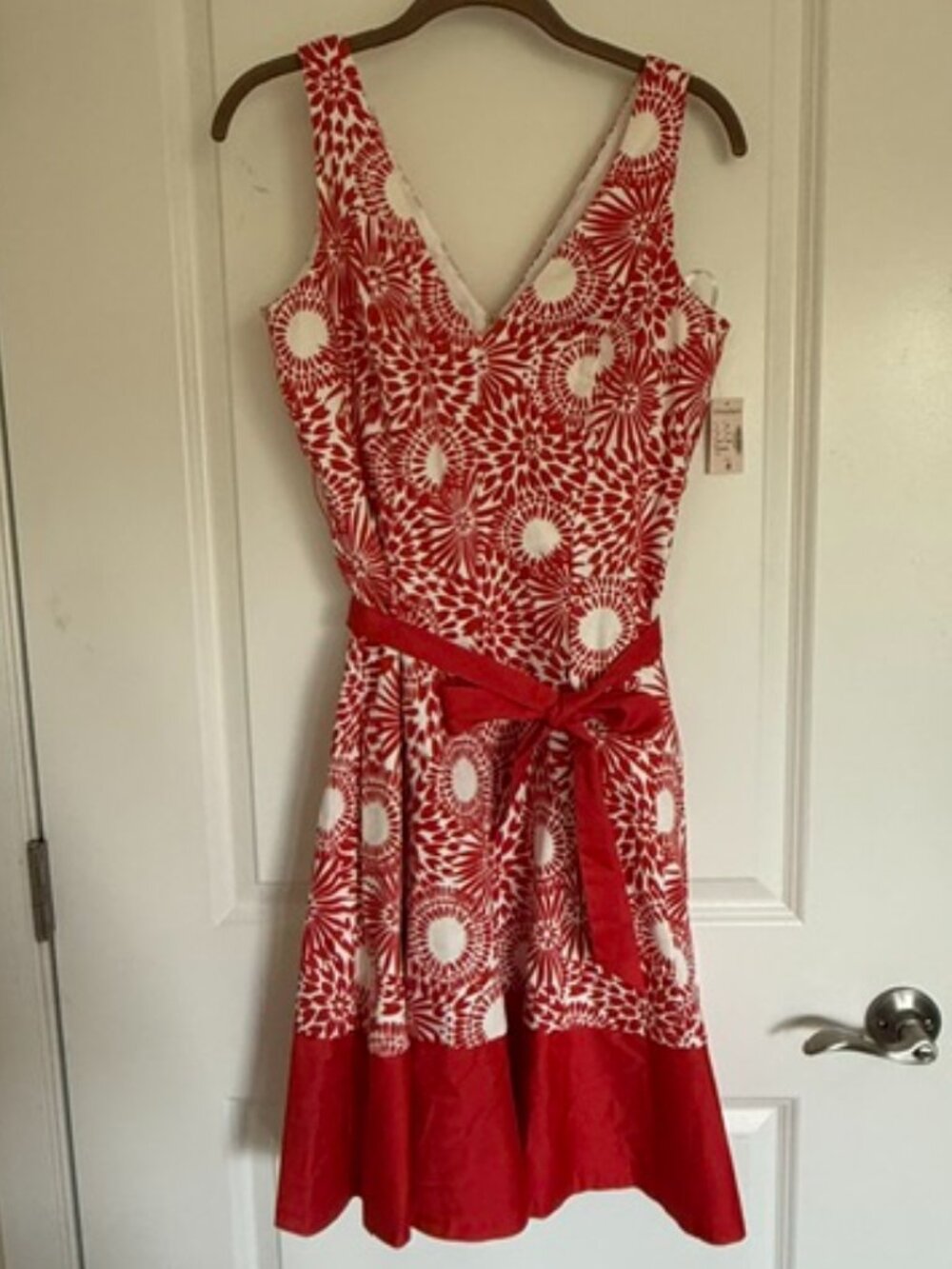 NWT Jones Studio for dressbarn Red & White Floral Fit-and-Flare Dress — Size 8